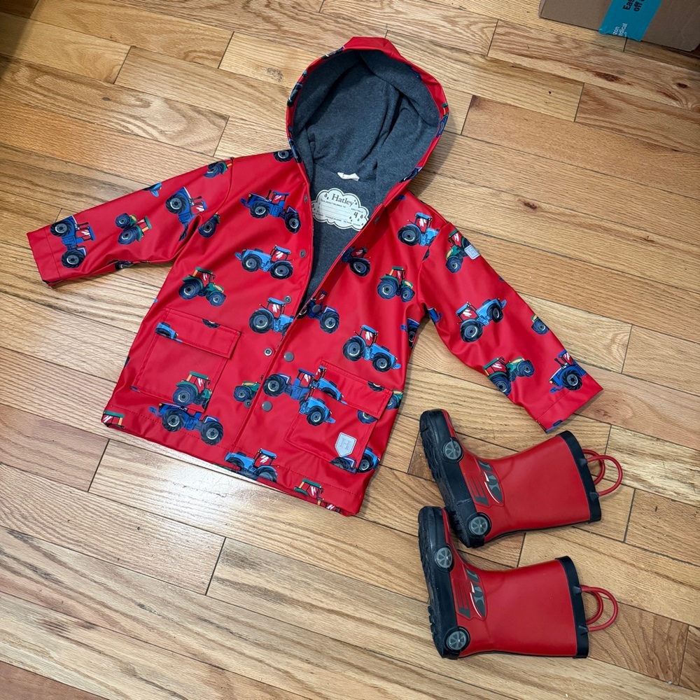 Hatley rain jacket 4t  and rain boots 9 size